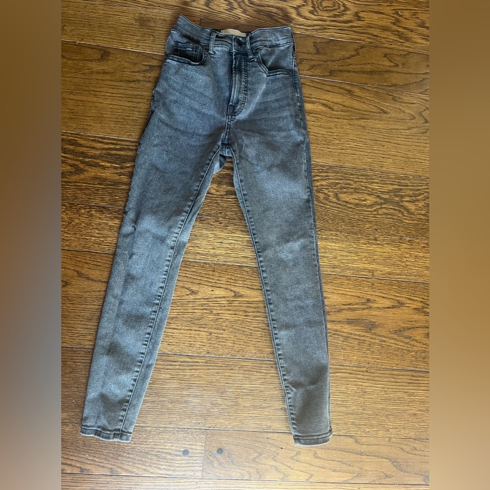 Everlane high rise skinny jeans in washed black. Size 24, only worn a few times.